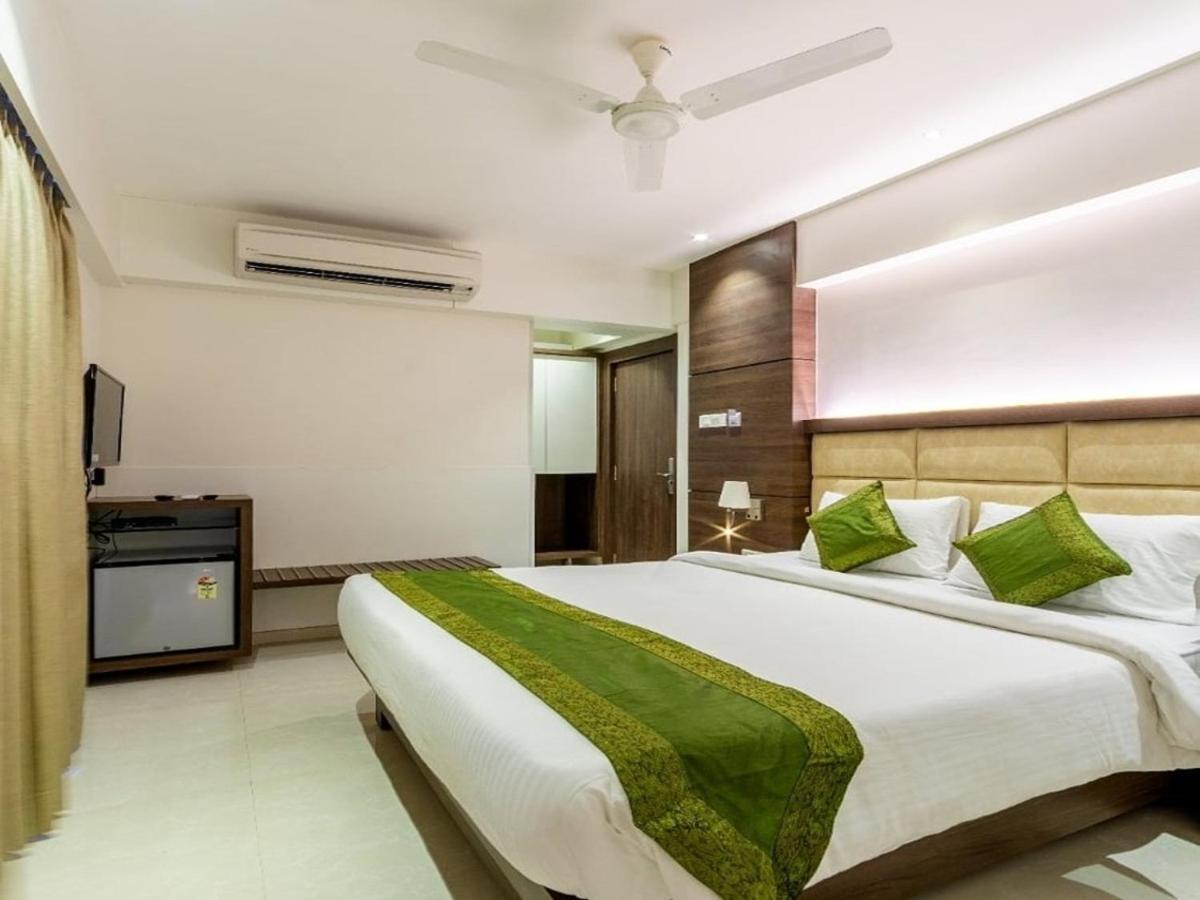 Hotel Laxvas Thane Extérieur photo
