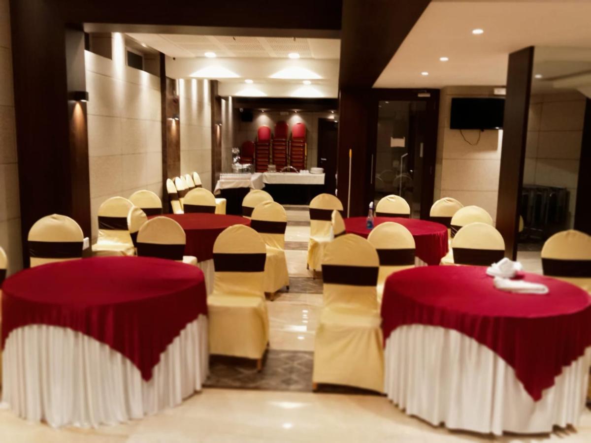 Hotel Laxvas Thane Extérieur photo