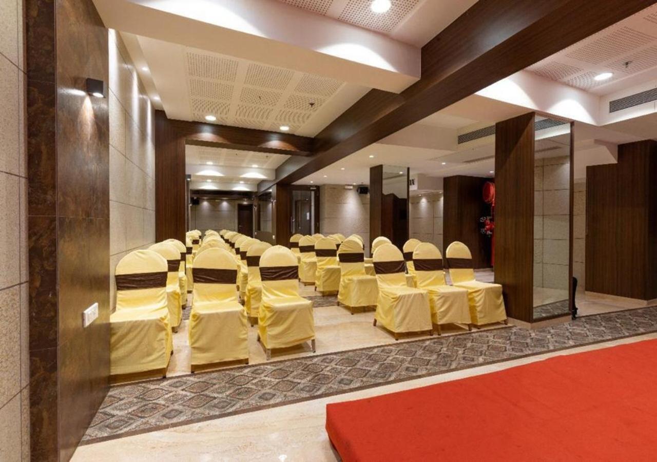 Hotel Laxvas Thane Extérieur photo