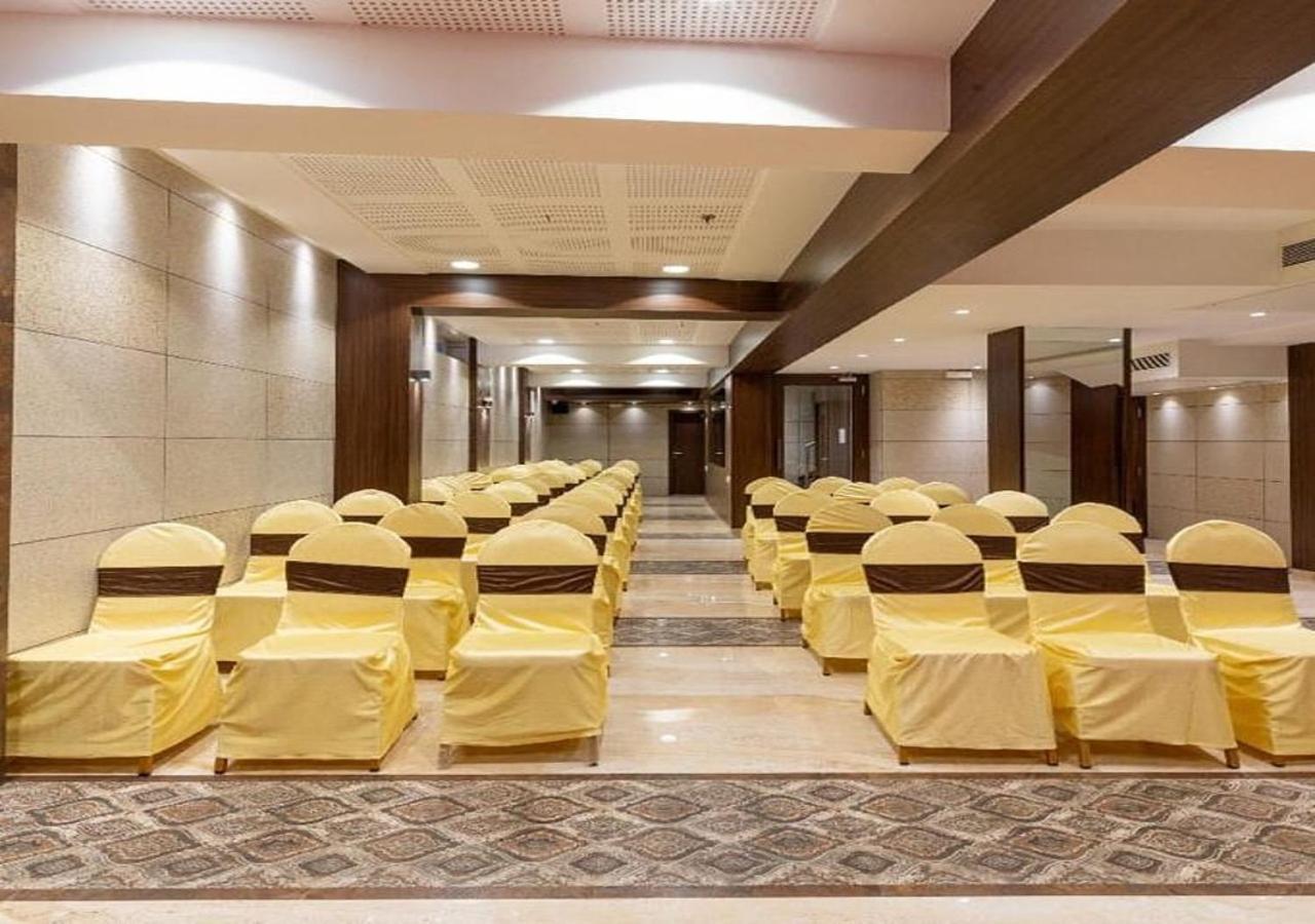 Hotel Laxvas Thane Extérieur photo