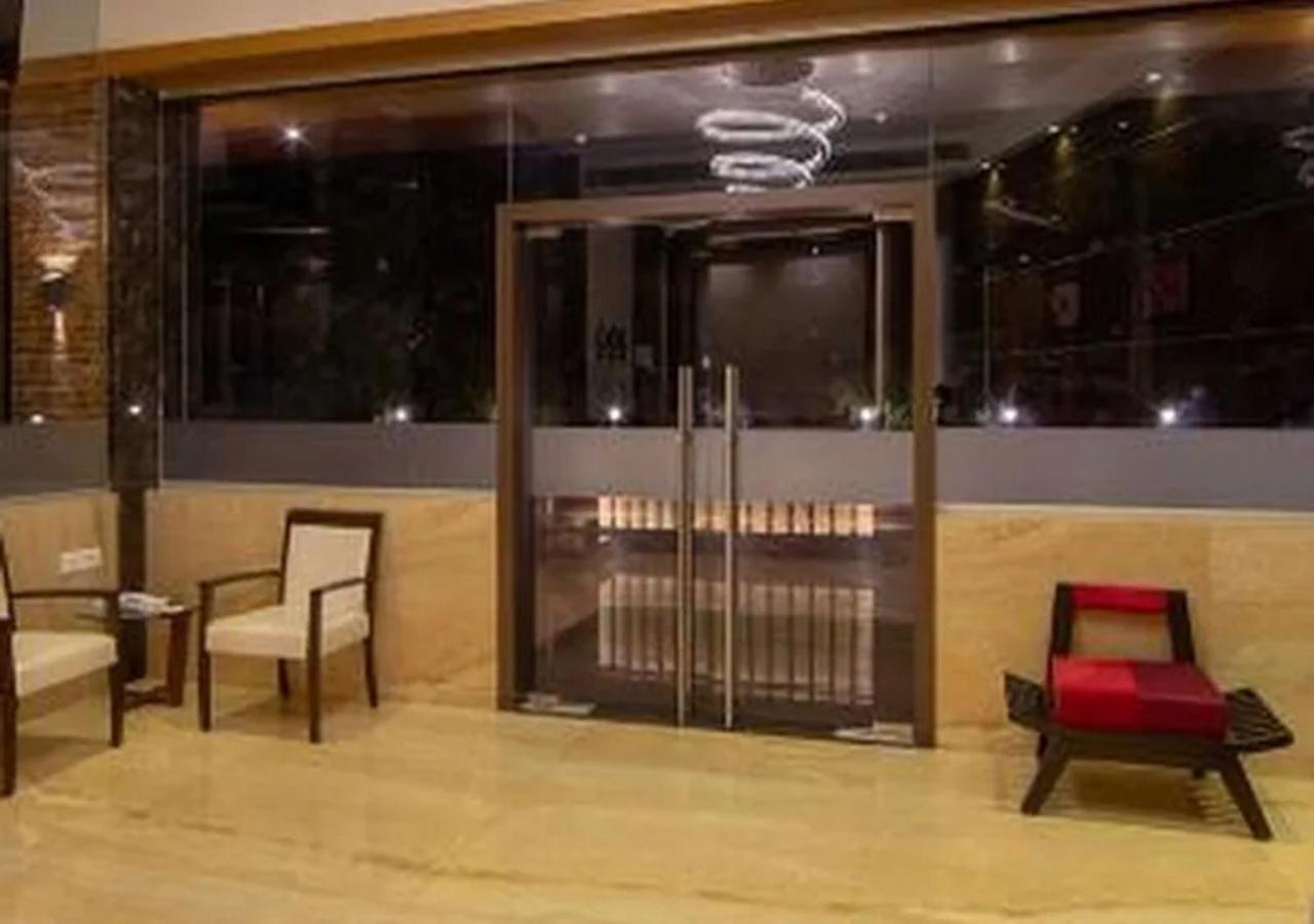 Hotel Laxvas Thane Extérieur photo