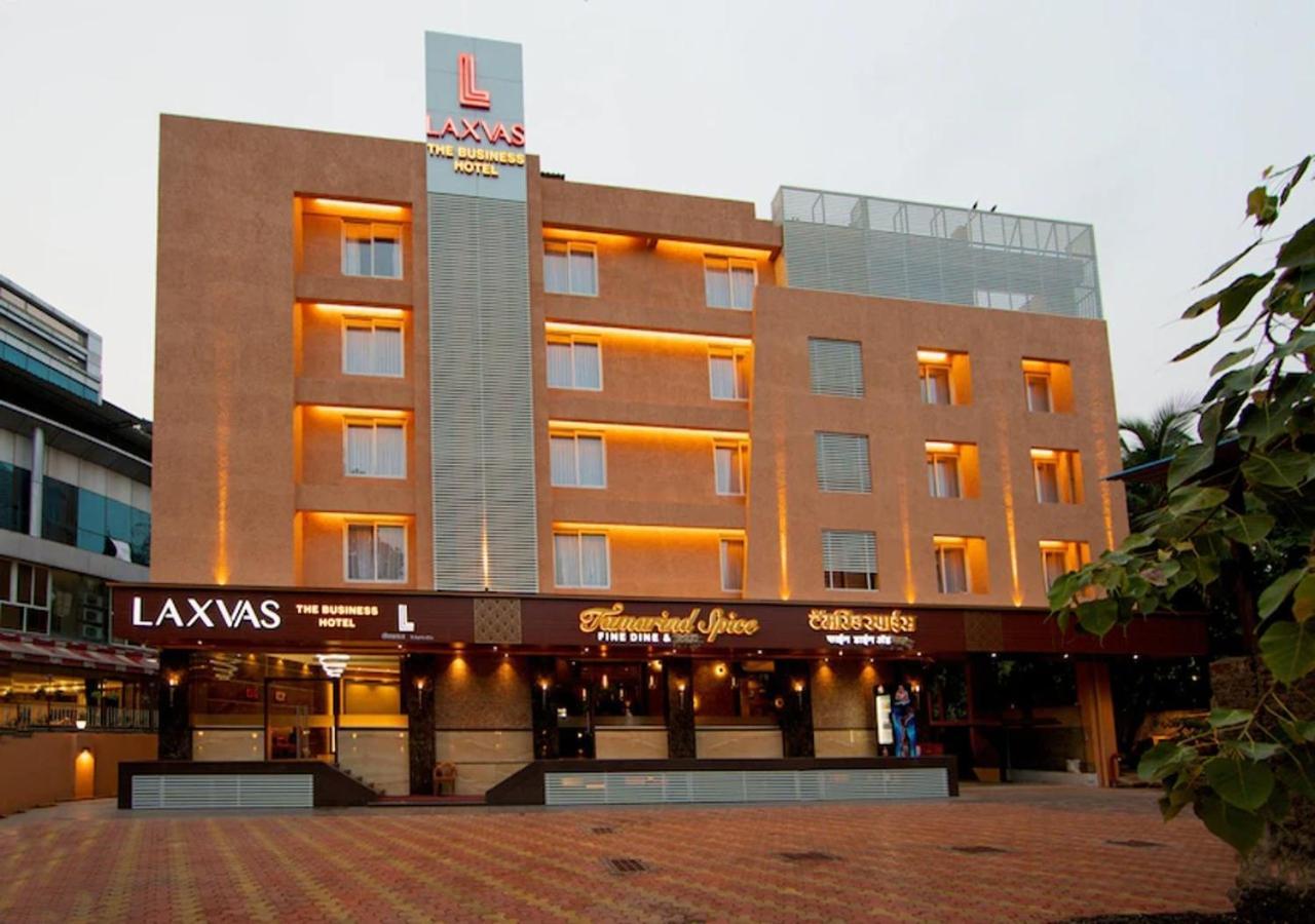 Hotel Laxvas Thane Extérieur photo