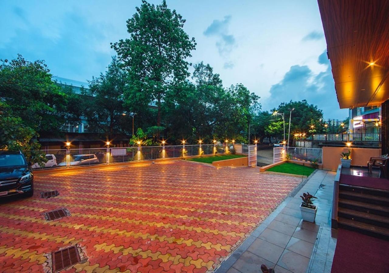 Hotel Laxvas Thane Extérieur photo