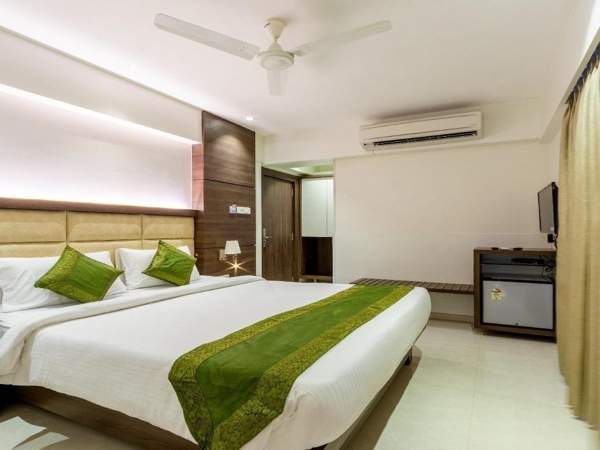 Hotel Laxvas Thane Extérieur photo
