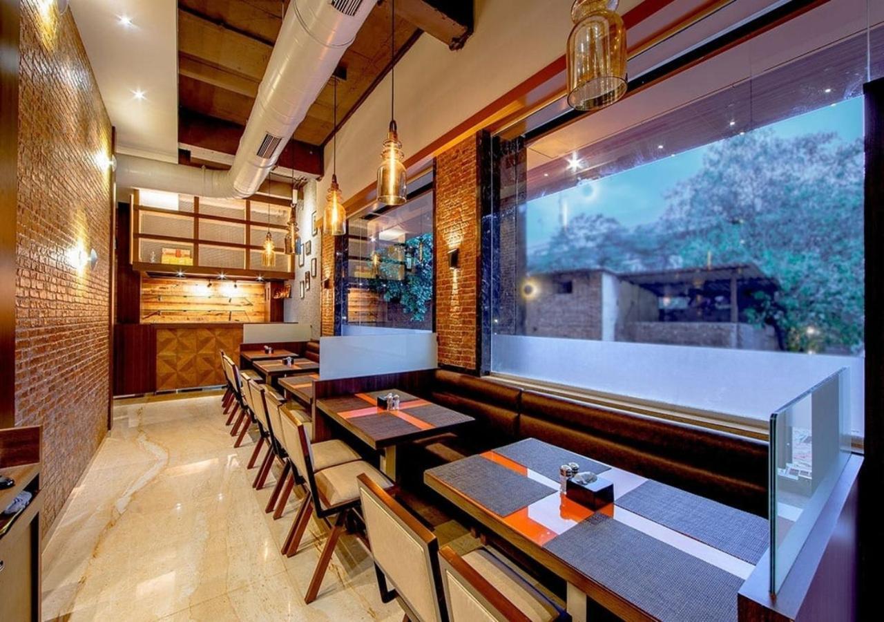 Hotel Laxvas Thane Extérieur photo