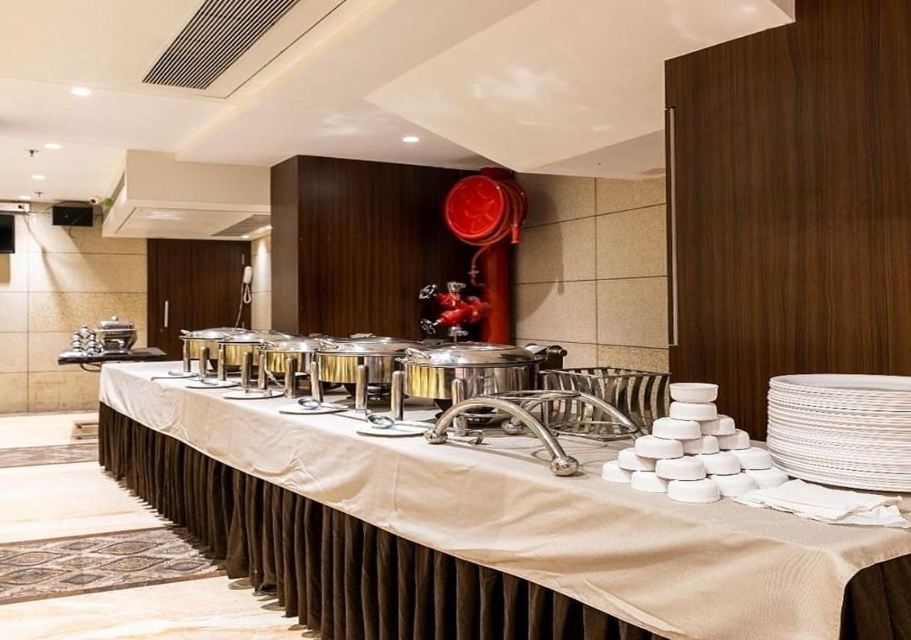 Hotel Laxvas Thane Extérieur photo